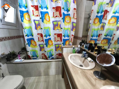 PISO DE 4 HABITACIONES CON CHIMENEA Y ALTILLO EN EIXAMPLE DE SABADELL!!! 