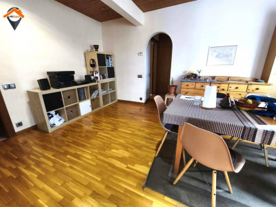 PISO DE 4 HABITACIONES CON CHIMENEA Y ALTILLO EN EIXAMPLE DE SABADELL!!! 