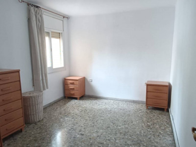 PISO DE 76 m² EN BUEN ESTADO, SOLEADO Y CON ASCENSOR