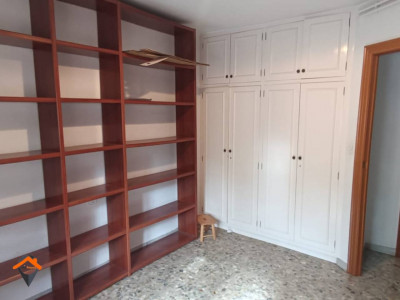 PISO DE 76 m² EN BUEN ESTADO, SOLEADO Y CON ASCENSOR