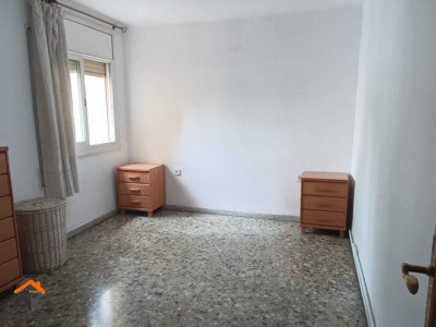 PISO DE 76 m² EN BUEN ESTADO, SOLEADO Y CON ASCENSOR