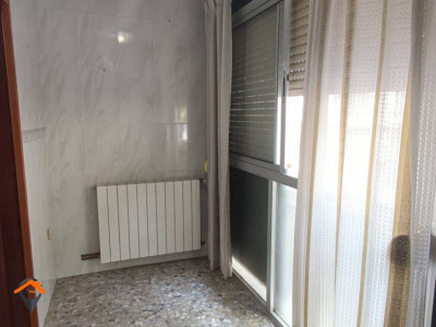 PISO DE 76 m² EN BUEN ESTADO, SOLEADO Y CON ASCENSOR