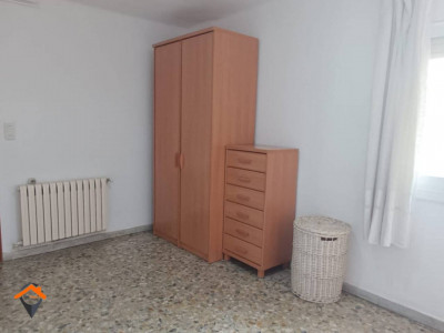 PISO DE 76 m² EN BUEN ESTADO, SOLEADO Y CON ASCENSOR