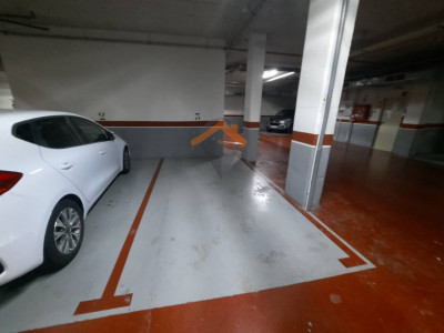 PISO EN EL CENTRO CON PARQUING Y TRASTERO! EN PERFECTO ESTADO!!