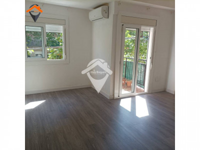 PISO EXTERIOR Y TODO REFORMADO CON BALCON