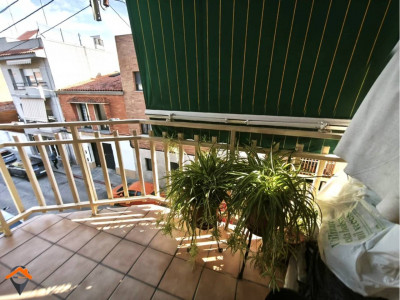 PISO SOLEADO Y CON BALCÓN EN CAN RULL!!