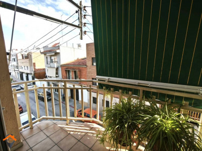 PISO SOLEADO Y CON BALCÓN EN CAN RULL!!