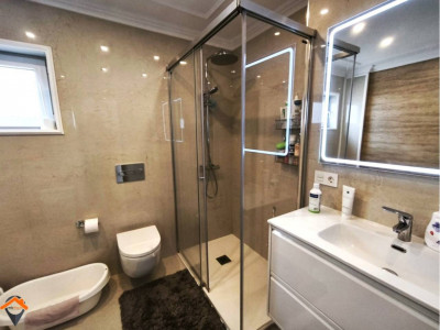 PISO TOTALMENTE REFORMADO, EXTERIOR Y MUY LUMINOSO – ¡LISTO PARA ENTRAR A VIVIR!