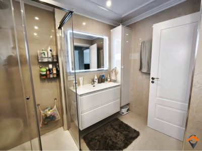 PISO TOTALMENTE REFORMADO, EXTERIOR Y MUY LUMINOSO – ¡LISTO PARA ENTRAR A VIVIR!