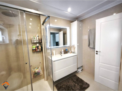 PISO TOTALMENTE REFORMADO, EXTERIOR Y MUY LUMINOSO – ¡LISTO PARA ENTRAR A VIVIR!