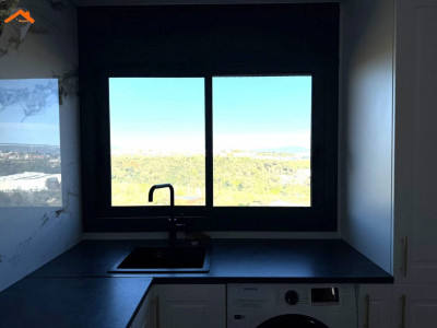 PISO TOTALMENTE REFORMADO, EXTERIOR Y MUY LUMINOSO – ¡LISTO PARA ENTRAR A VIVIR!