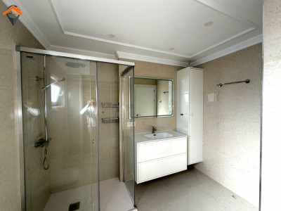 PISO TOTALMENTE REFORMADO, EXTERIOR Y MUY LUMINOSO – ¡LISTO PARA ENTRAR A VIVIR!