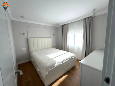 PISO TOTALMENTE REFORMADO, EXTERIOR Y MUY LUMINOSO – ¡LISTO PARA ENTRAR A VIVIR!