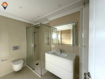 PISO TOTALMENTE REFORMADO, EXTERIOR Y MUY LUMINOSO – ¡LISTO PARA ENTRAR A VIVIR!