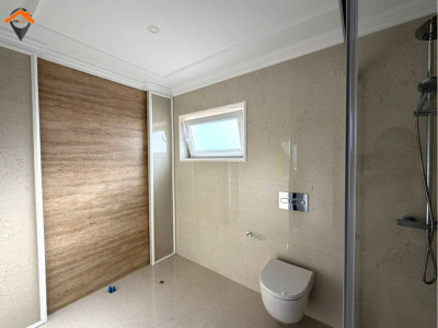 PISO TOTALMENTE REFORMADO, EXTERIOR Y MUY LUMINOSO – ¡LISTO PARA ENTRAR A VIVIR!