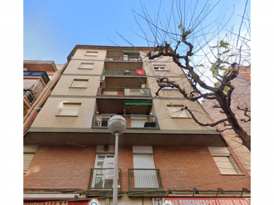 PLANTA BAJA A REFORMAR EN EL CENTRO DE BARBERÀ DEL VALLES, AL LADO DEL AYUNTAMIENTO!