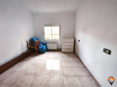 PLANTA BAJA ACOGEDORA EN ZONA TRANQUILA Y BIEN COMUNICADA!! 