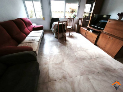 PLANTA BAJA ACOGEDORA EN ZONA TRANQUILA Y BIEN COMUNICADA!! 