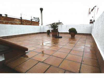 ¡¡PLANTA BAJA REFORMADA!! CON PATIO Y TERRAZA EN ELCENTRO DE SANT QUIRZE