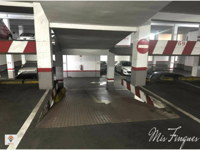 PLAZA DE PARQUING PARA COCHE Y MOTO EN EL CENTRO