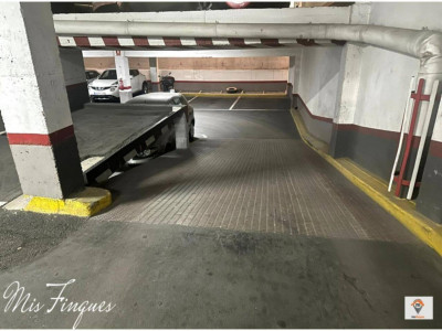 PLAZA DE PARQUING PARA COCHE Y MOTO EN EL CENTRO