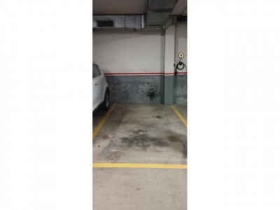 PLAZA DE PARQUING PARA MOTO EN ALQUILER !!