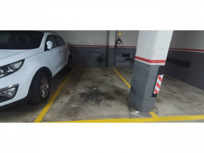 PLAZA DE PARQUING PARA MOTO EN ALQUILER !!