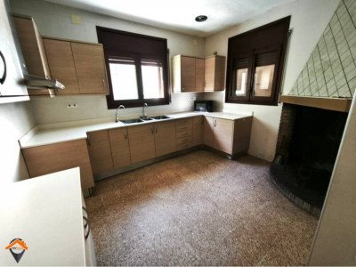 PROPIEDAD CON DOBLE USO RESIDENCIAL Y COMERCIAL EN BUENA UBICACIÓN!! 