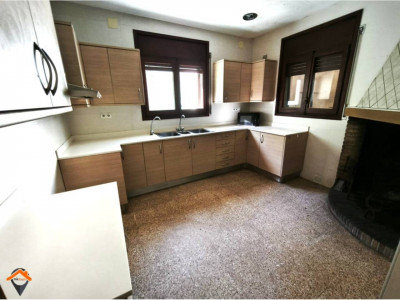 PROPIEDAD CON DOBLE USO RESIDENCIAL Y COMERCIAL EN BUENA UBICACIÓN!! 