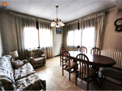 PROPIEDAD CON DOBLE USO RESIDENCIAL Y COMERCIAL EN BUENA UBICACIÓN!! 
