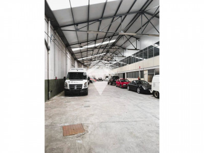 VENTA DE DOS NAVES PAREADAS EN BARRIO GRACIA-SABADELL