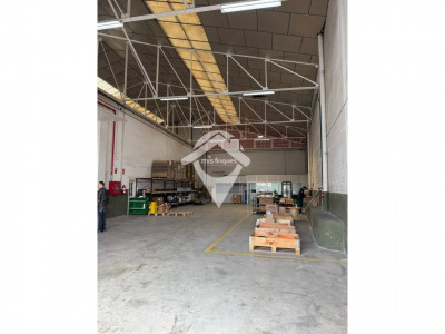 VENTA DE DOS NAVES PAREADAS EN BARRIO GRACIA-SABADELL