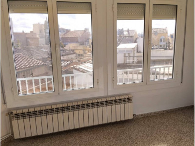 ¡Vive en pleno centro de Sabadell con espacio, luz y una terraza espectacular!