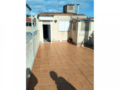 ¡Vive en pleno centro de Sabadell con espacio, luz y una terraza espectacular!