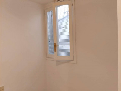 ¡Vive en pleno centro de Sabadell con espacio, luz y una terraza espectacular!