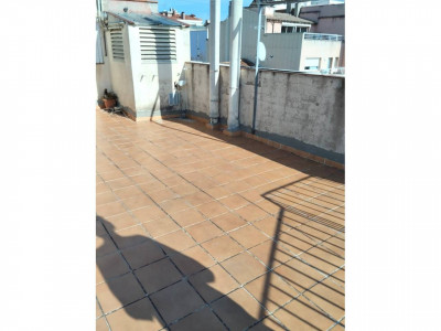 ¡Vive en pleno centro de Sabadell con espacio, luz y una terraza espectacular!